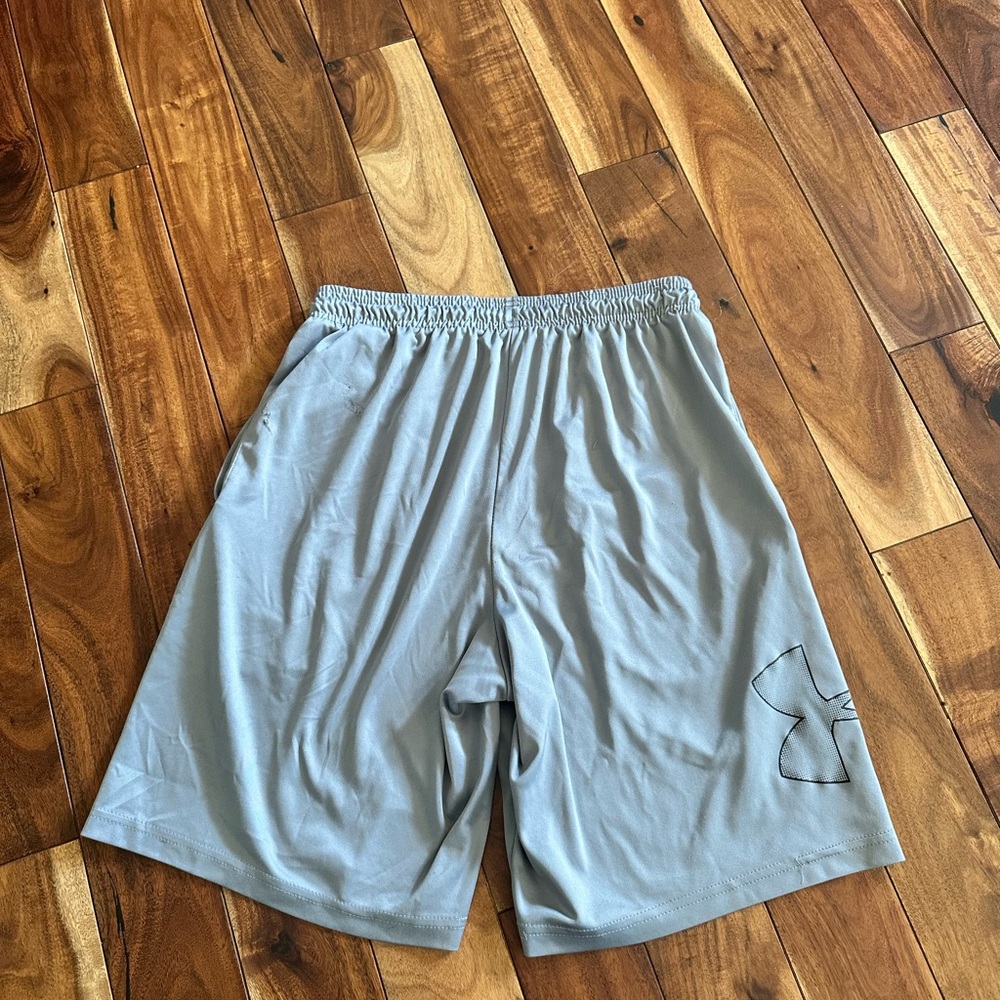 Under Armour Men's Gray Shorts small